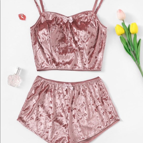 ROMWE Other - PINK VELVET PJ SET 💖
